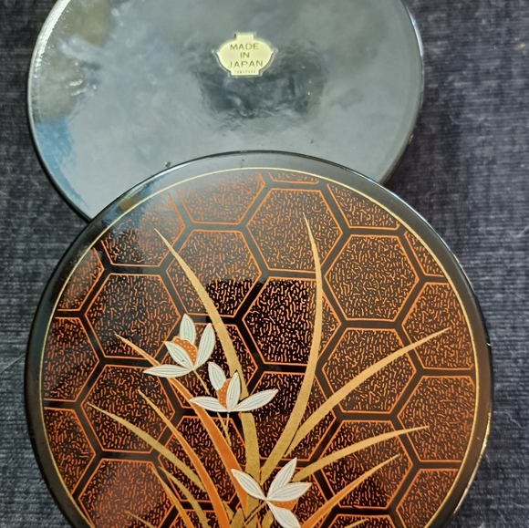 Vintage Yamanaka lacquered Coasters - Picture 2 of 4